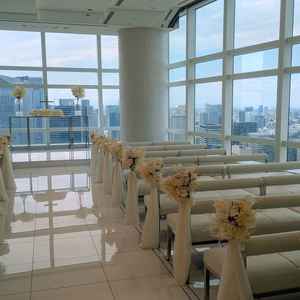 挙式会場は、2面ガラス張りでした。