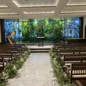 チャペルはゲストとの距離感が近く、アットホームな雰囲気がありつつも装飾が綺麗で華やかな式感じました。