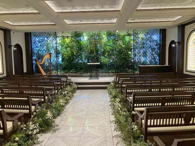 チャペルはゲストとの距離感が近く、アットホームな雰囲気がありつつも装飾が綺麗で華やかな式感じました。