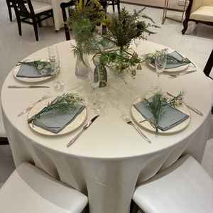 ゲストテーブル。一つひとつ細かいところまで配慮されており、全体的に品がある。