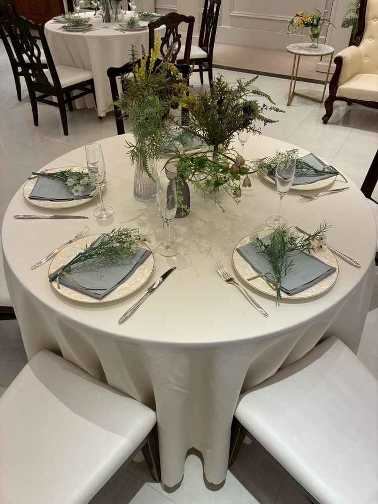 ゲストテーブル。一つひとつ細かいところまで配慮されており、全体的に品がある。