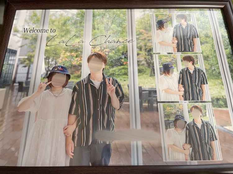 式場専属のカメラマンさんが披露宴会場にて写真を撮って下さいました。