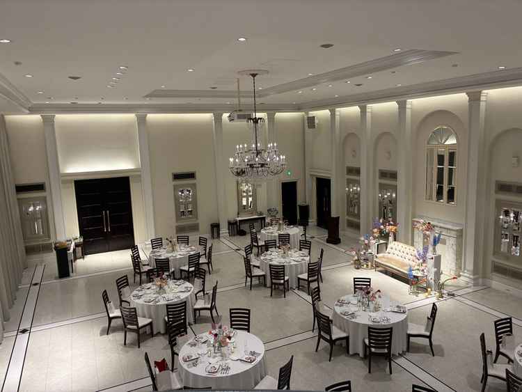 披露宴会場（階段からの景色）