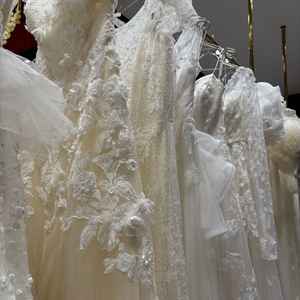 何件か式場見学をしましたが、初めてドレスも見せていただきました！