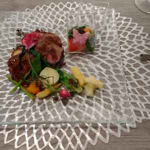 試食させて頂きました。上品でやさしい味わいで、色鮮やか♪会場の庭園をイメージして創作されたんだとか。