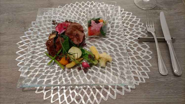 試食させて頂きました。上品でやさしい味わいで、色鮮やか♪会場の庭園をイメージして創作されたんだとか。