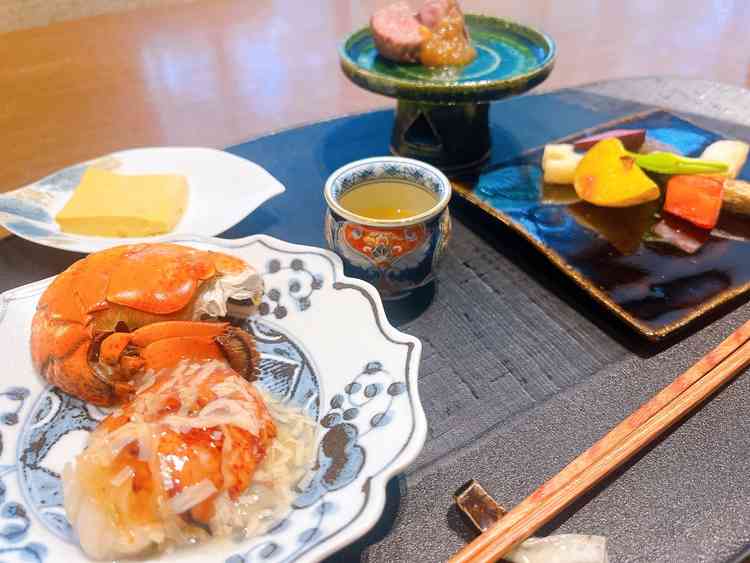 野菜が一つ一つ甘く、全ての料理に出汁が効かせてあるそうです。繊細なお味で日本人好みのご飯でした。