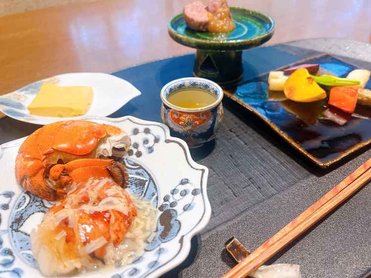 野菜が一つ一つ甘く、全ての料理に出汁が効かせてあるそうです。繊細なお味で日本人好みのご飯でした。