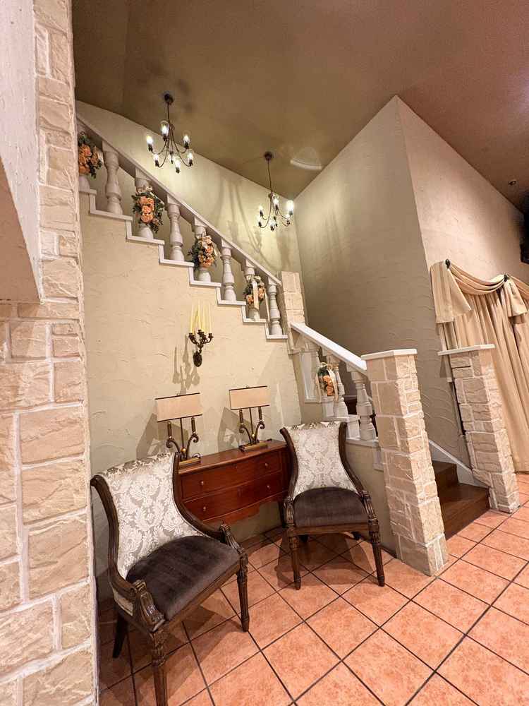 お色直し後に入場してくる階段。他にも窓から入場できる演出もあるようです。