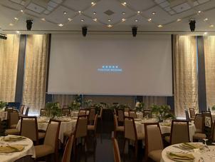 超大型スクリーンがあり、ライブビューも可能です。