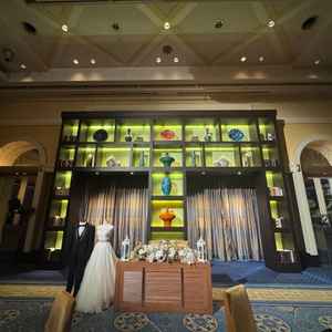 広い披露宴会場で、ゴージャスな印象でした。