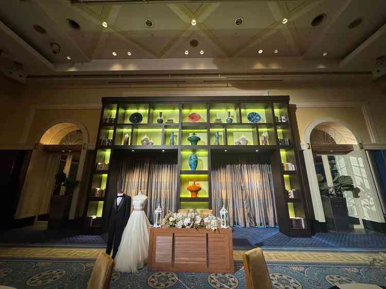 広い披露宴会場で、ゴージャスな印象でした。