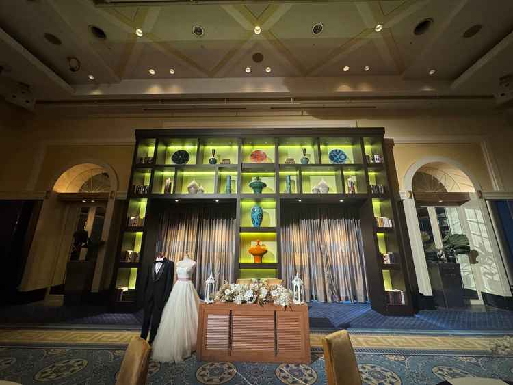 広い披露宴会場で、ゴージャスな印象でした。