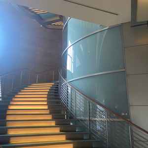 フォトスポットとしても使用され、本日挙式を行う方が写真を撮られていました。