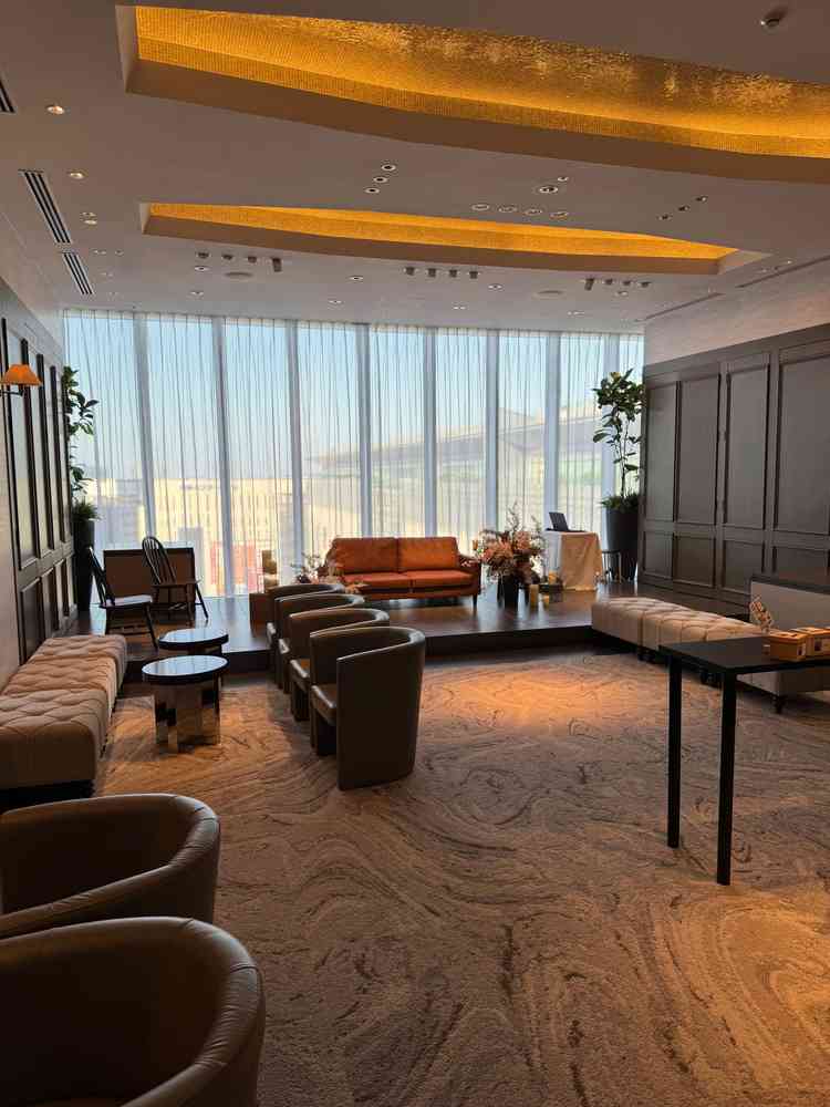 テイストの違うホワイエ