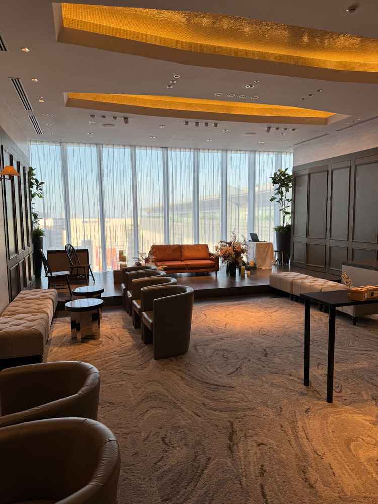 テイストの違うホワイエ