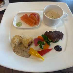 試食。お肉がやわらかく、温野菜も甘みがあり美味しかったです。