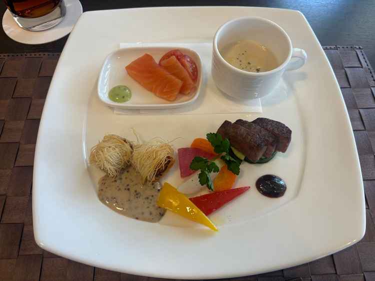 試食。お肉がやわらかく、温野菜も甘みがあり美味しかったです。