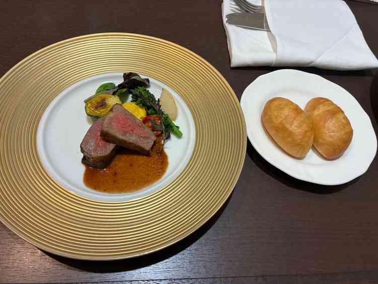 試食があり、お肉とパンが暖かくて美味しかったです。