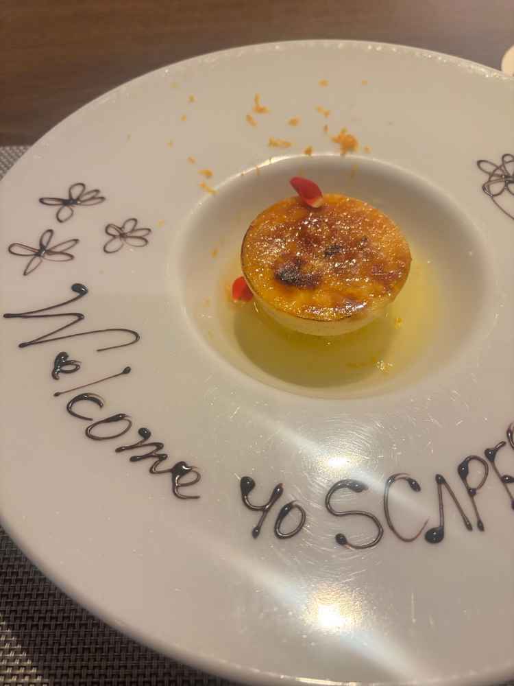 こちらはベース料理には入っていなかったのですが、とても香りが良く美味しいデザート。