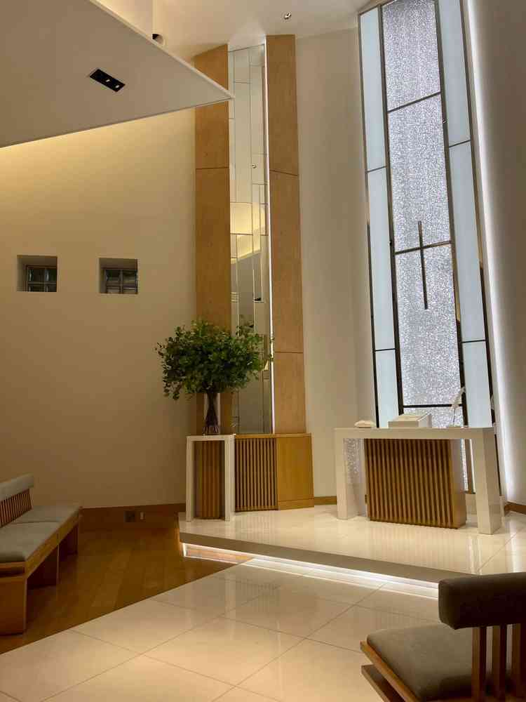 チャペルはシンプルな感じでした。白基調です