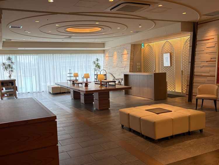 ゲストの待機スペースです。広さもあり綺麗で軽食も並べられるとのことでした。