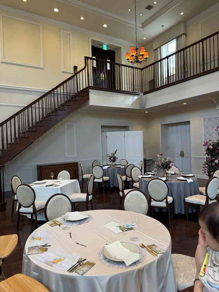 別の披露宴会場です。荘厳な雰囲気がありました。