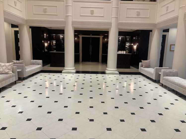 ロビー、参列客の待機スペース、