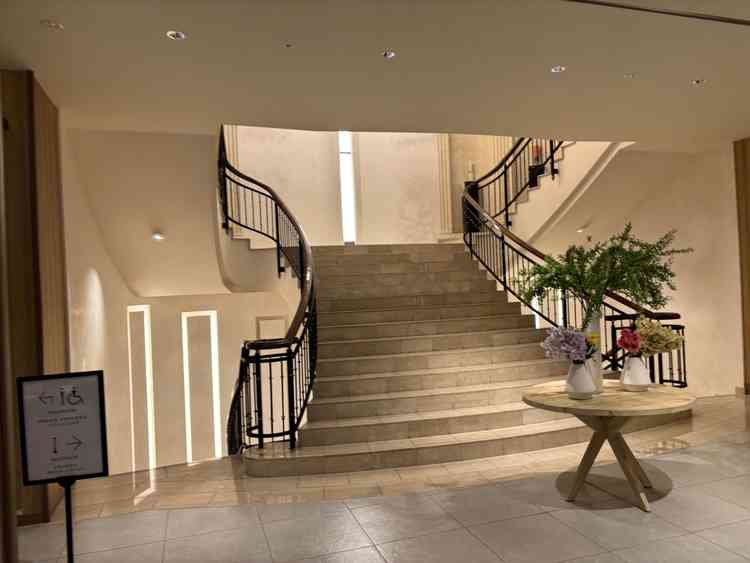 披露宴会場への階段です。