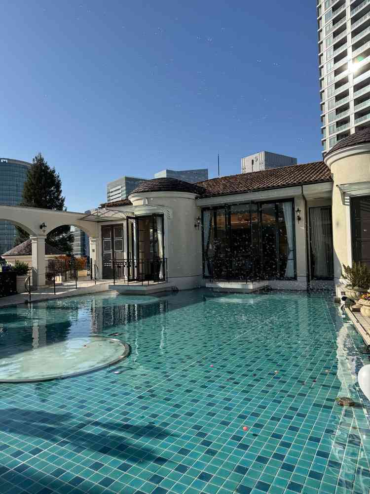 横浜では少ないプールがありバルーンなどの演出をしてもらいました。