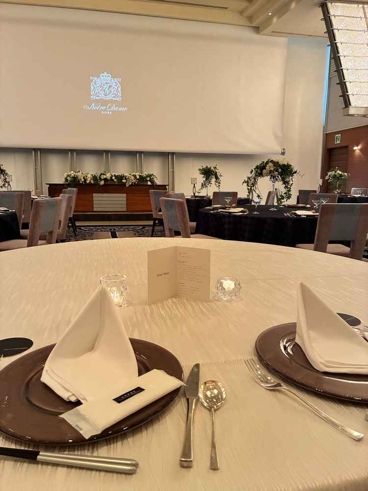 大きなプロジェクターのモニター