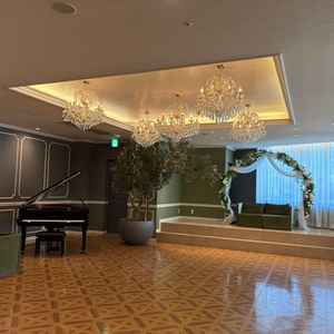 披露宴の前に30分ほどゲストと話したり、写真を撮ったりする時間があるうえ、綺麗な空間で良かった。