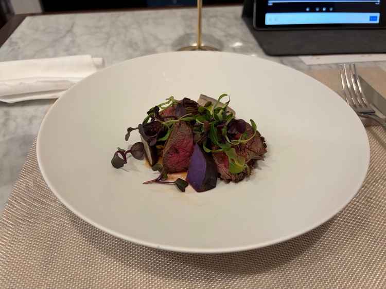 試食会での肉料理。ボリュームがあり美味しかったです。