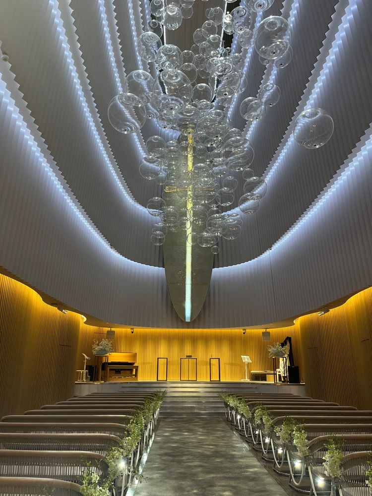 Oceanのチャペル。揺れるバブルの影が素敵でした。チャペルも広く、スペースに余裕がある。