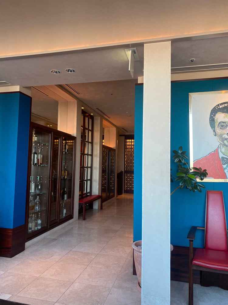 入り口通路。高級な雰囲気のあるトイレもあった。