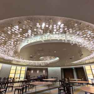 丸い室内が特徴的な披露宴会場。