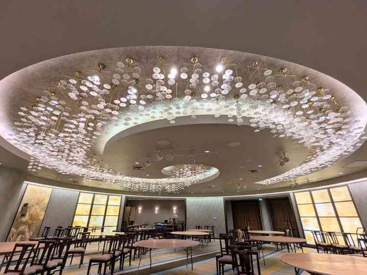 丸い室内が特徴的な披露宴会場。