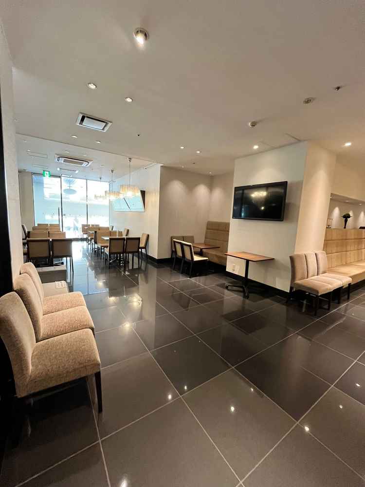 カフェのようなロビー。早く来てしまったゲストも待つことができる。