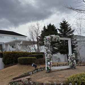 ガーデンが素敵でした。ガーデンビュッフェやキッチンカーなどしたいことがなんでも出来ると提案された。