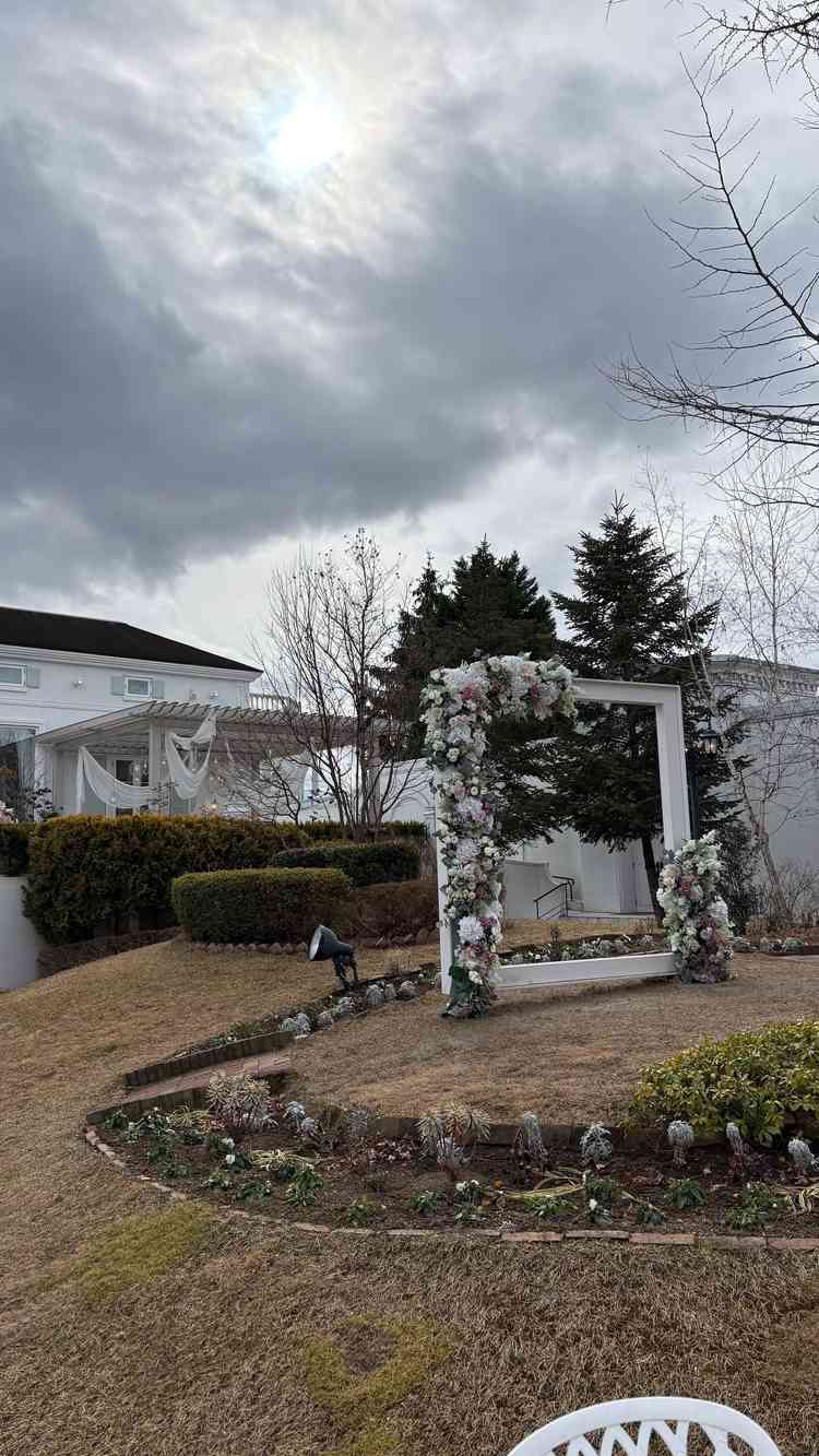 ガーデンが素敵でした。ガーデンビュッフェやキッチンカーなどしたいことがなんでも出来ると提案された。