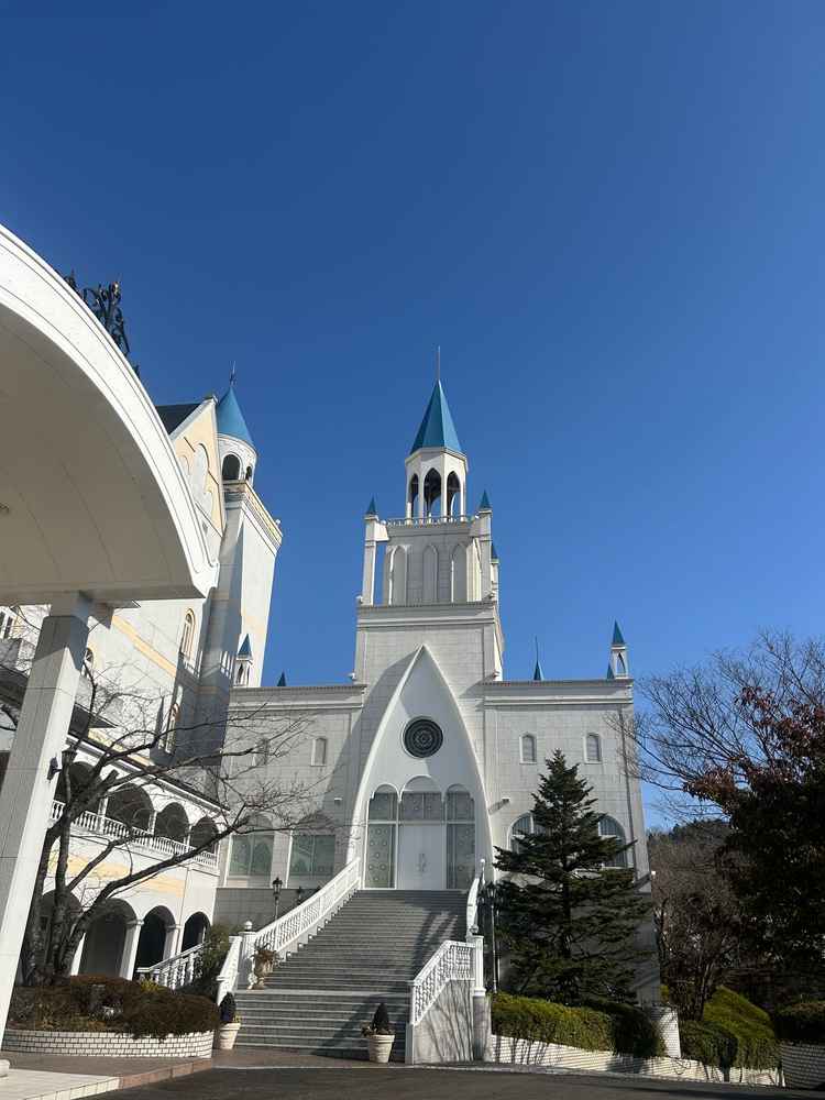 外から見た大階段。