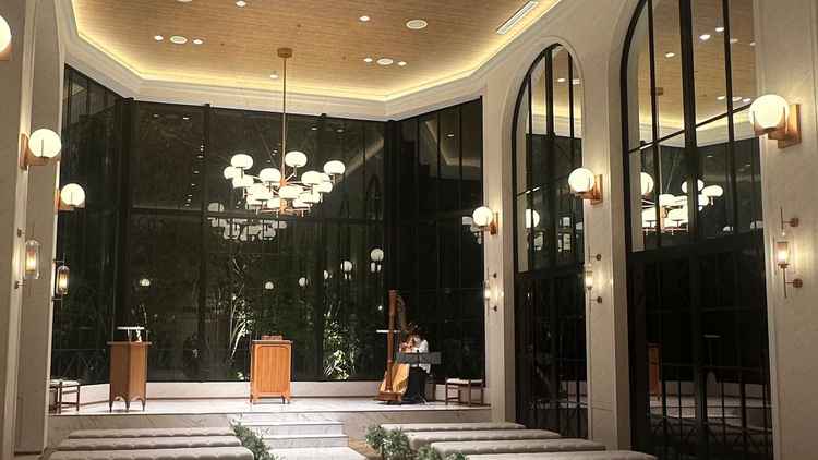 まどか大きく、光がたくさん入って来るそうで、夜でもライトアップがあってキレイでした