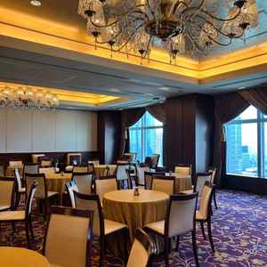 来賓、友人の控室です。席数が多く、この日は60名ほど座れるとのことでした。もっと増やせるそうです。