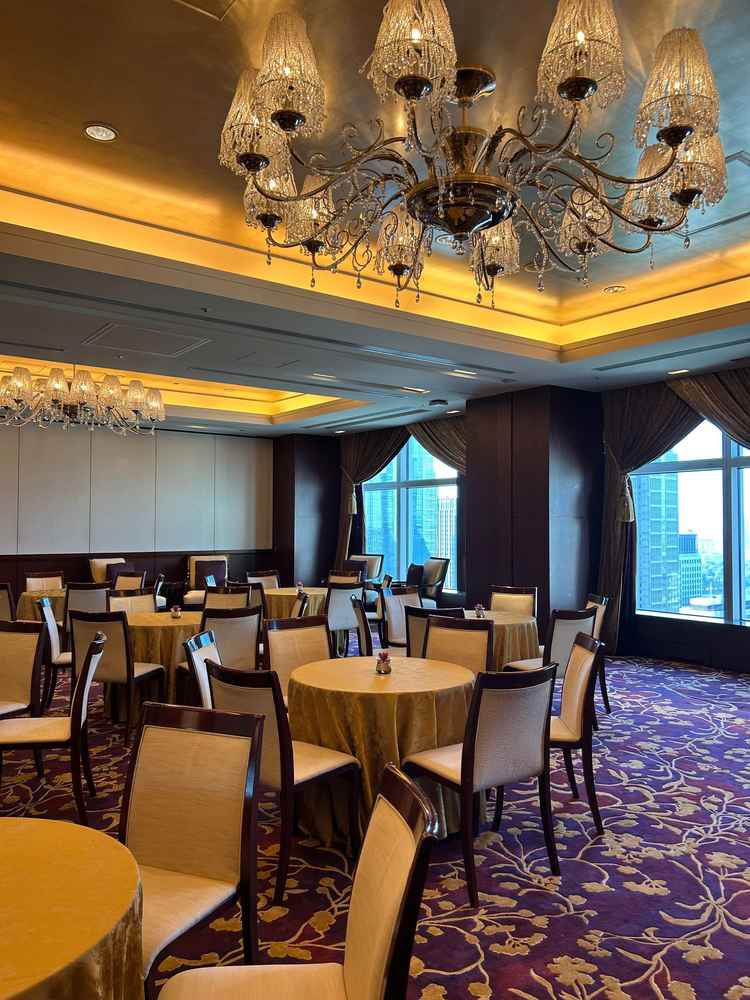 来賓、友人の控室です。席数が多く、この日は60名ほど座れるとのことでした。もっと増やせるそうです。