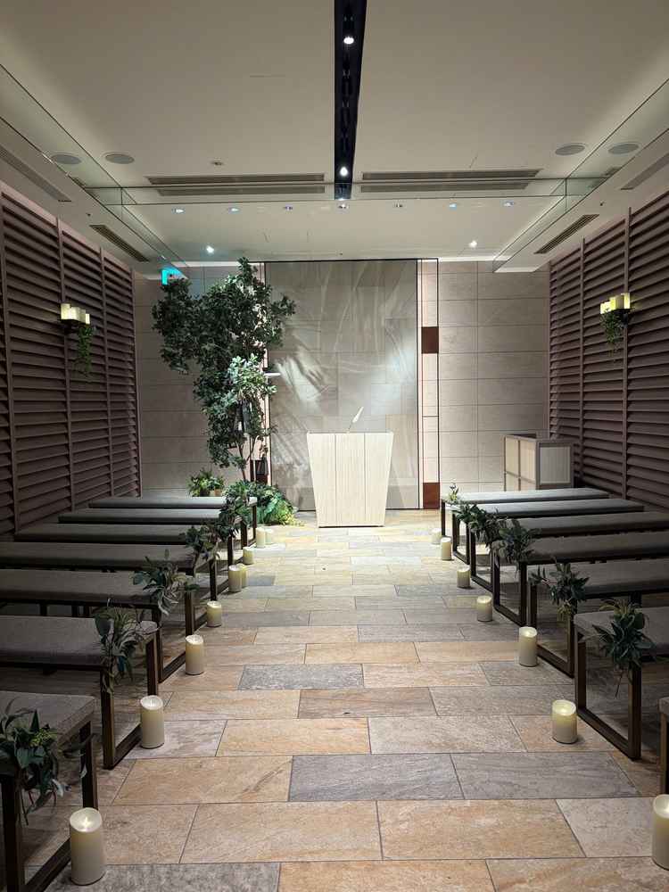 室内チャペルはシンプルな雰囲気。