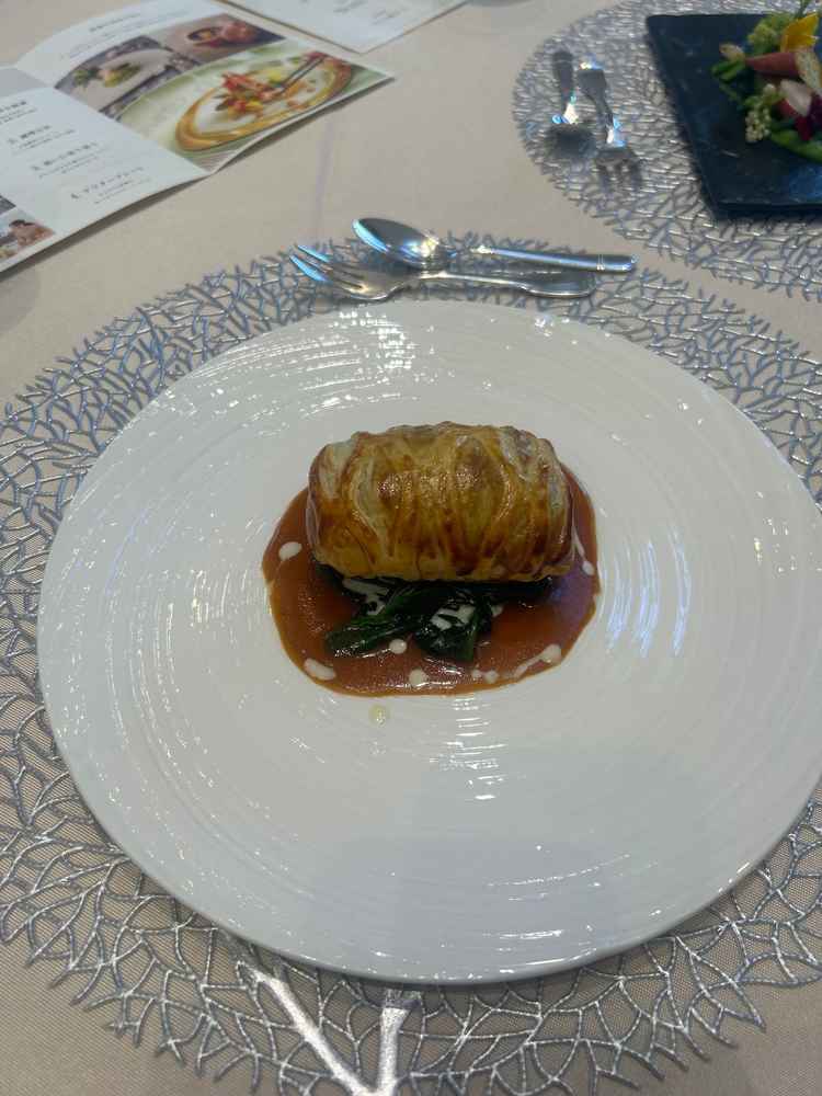 料理の写真　魚のパイ包焼き