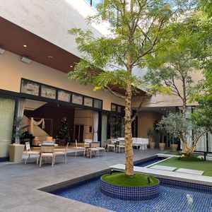 披露宴会場の横にガーデンがあり、開放的でゲストも過ごしやすい雰囲気