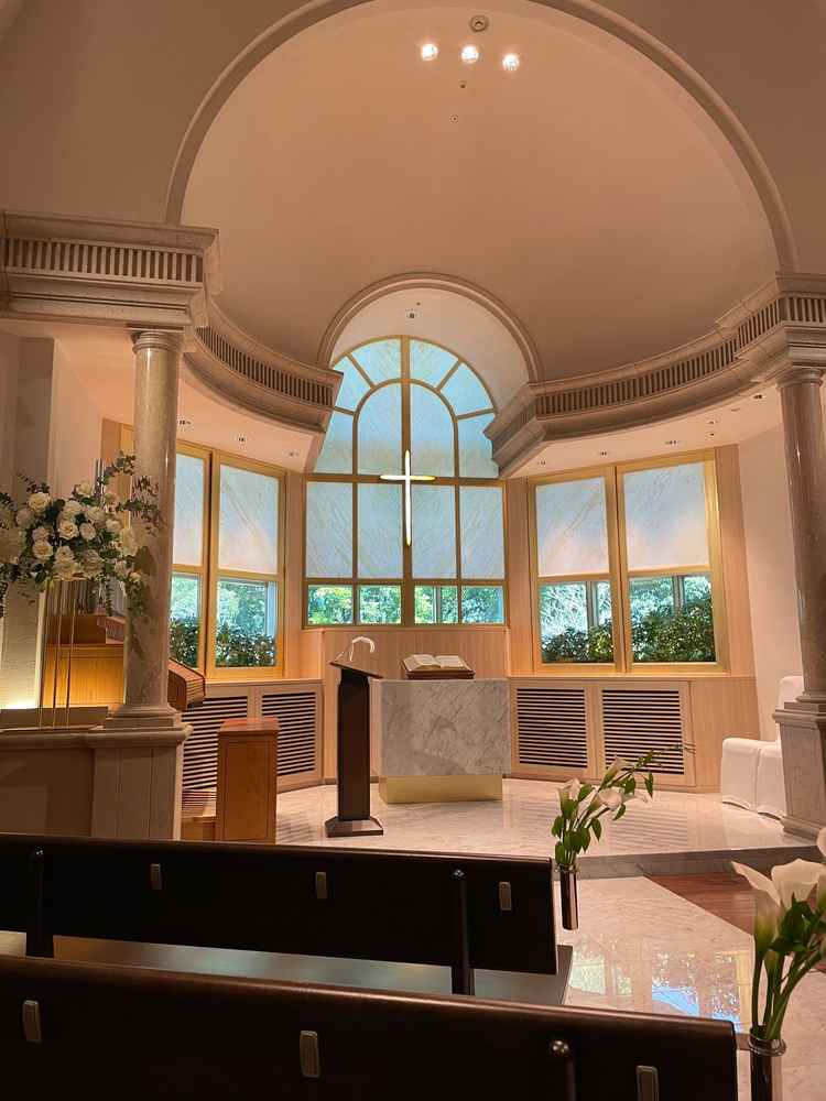 挙式を行うチャペル。ベネツィアの教会と同じドーム型となっておりすりガラスが綺麗。