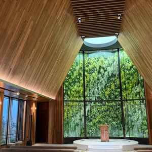 一番期待していたグリーンのチャペルは期待以上の印象だった。天井も高く開放的でよかった。