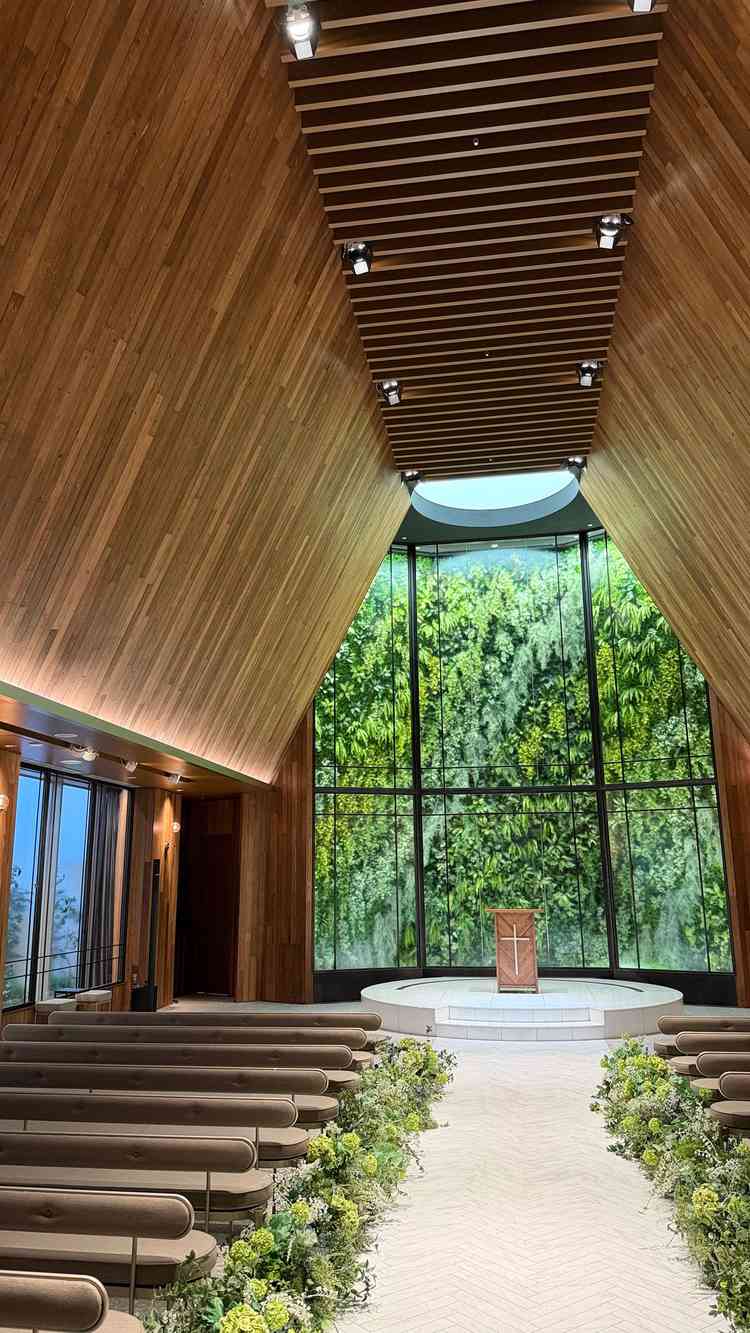 一番期待していたグリーンのチャペルは期待以上の印象だった。天井も高く開放的でよかった。